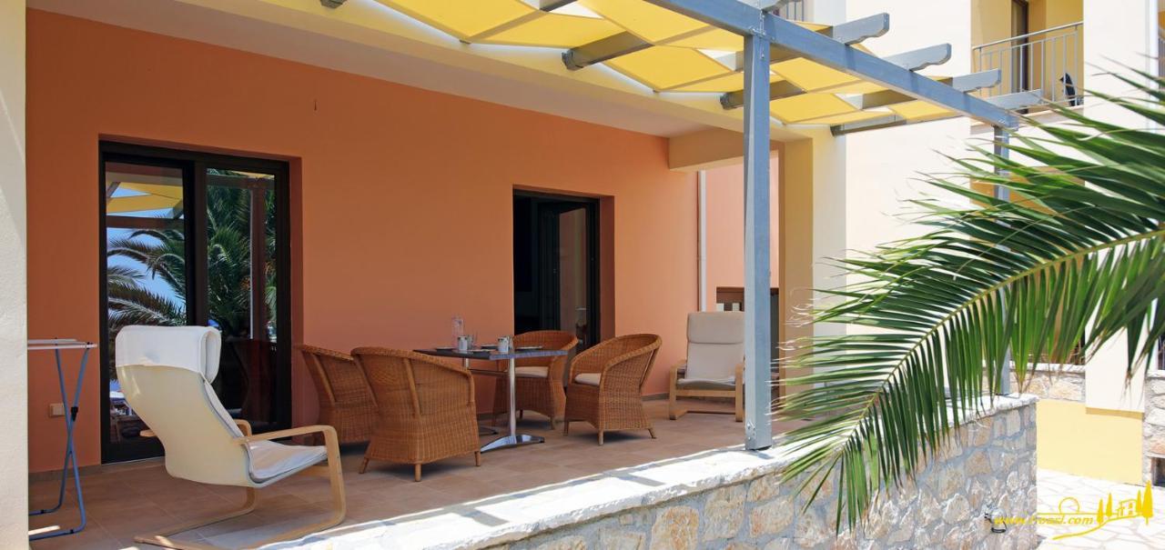 Oasis By The Sea Aparthotel Hiliadú Kültér fotó