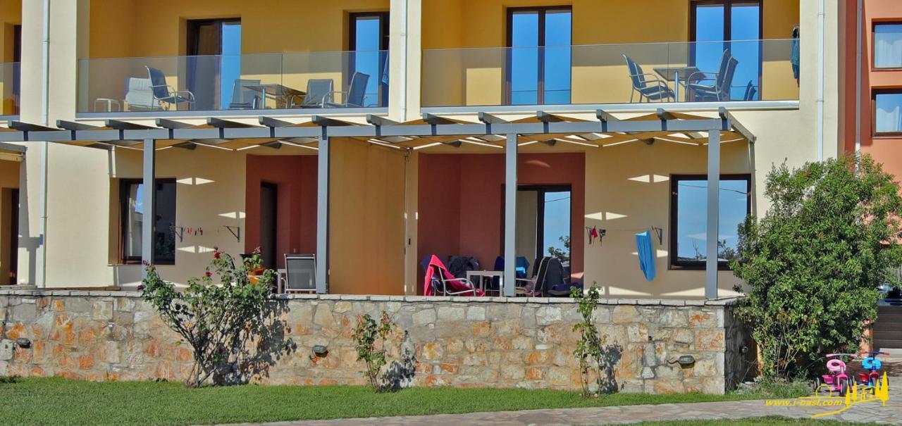 Oasis By The Sea Aparthotel Hiliadú Kültér fotó