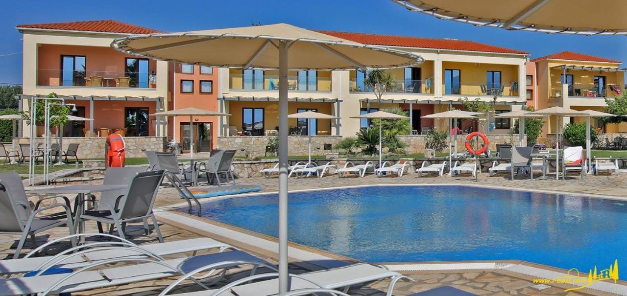 Oasis By The Sea Aparthotel Hiliadú Kültér fotó