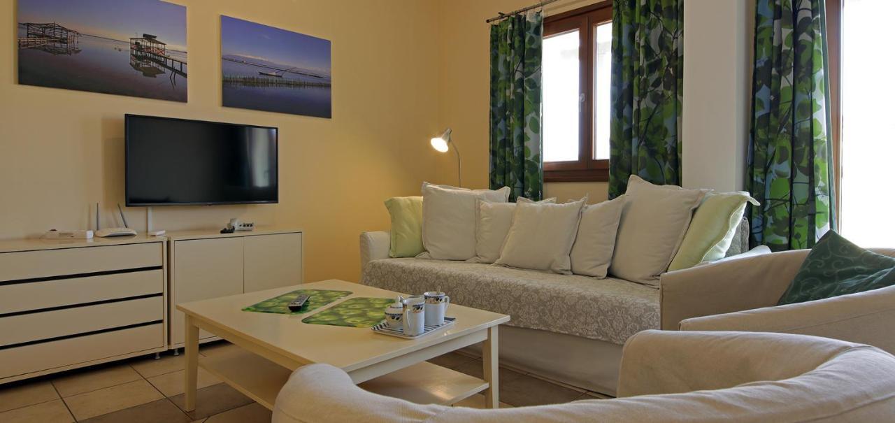 Oasis By The Sea Aparthotel Hiliadú Kültér fotó